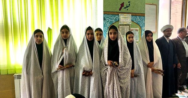 زنگ نماز در دبیرستان نمونه دولتی شهید خزایی اسدآباد