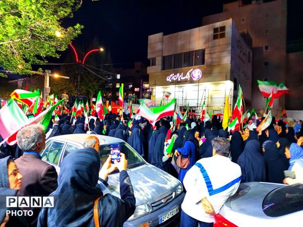 کودکان هم پای والدین در تجمعات شبانه