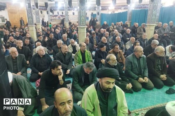 تجمع مردم فیروزکوه در خون‌خواهی امام امت در نماز جمعه
