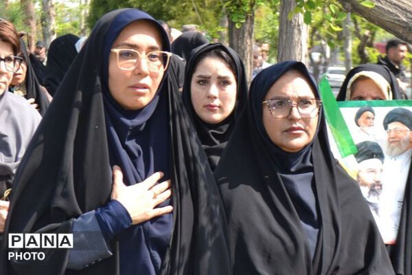 برپایی مراسمی برای اهتزاز پرچم حرم مطهر رضوی مصادف با دهه کرامت  در شهرک امیریه
