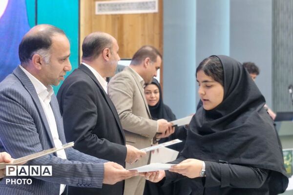درخشش ستارگان ورامین در آیین تجلیل از نخبگان آموزشی
