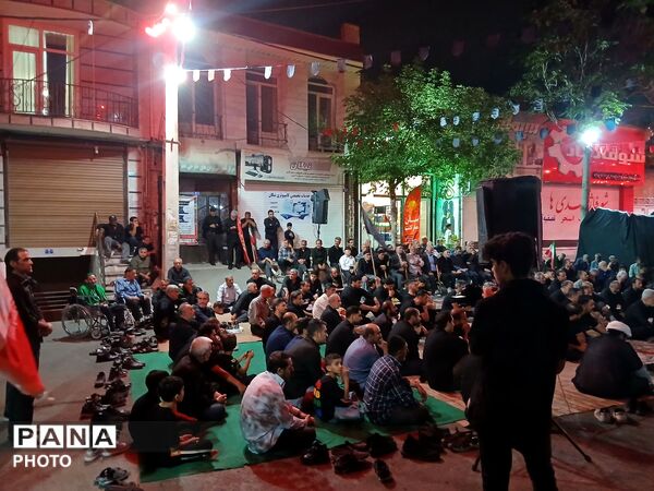 اجتماع شبانه مردم کرج  زیر پرچم اباعبدالله الحسین( ع)