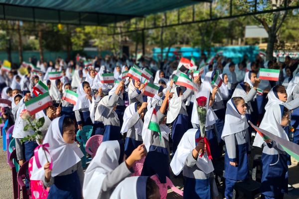 آیین نواختن زنگ ایثار و مقاومت در مدارس آباده