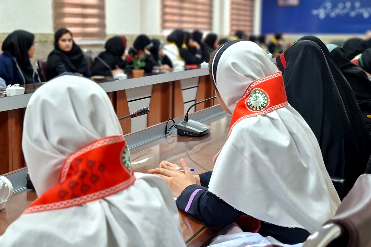 جلسه هم‌افزایی و توانمندسازی دانش‌آموزان جدیدالورود خبرگزاری پانا قرچک