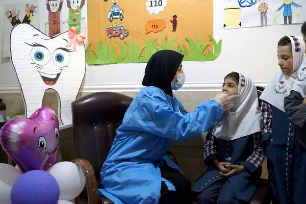 آموزش بهداشت دهان و دندان در مدرسه شهدای ۱۵ خرداد