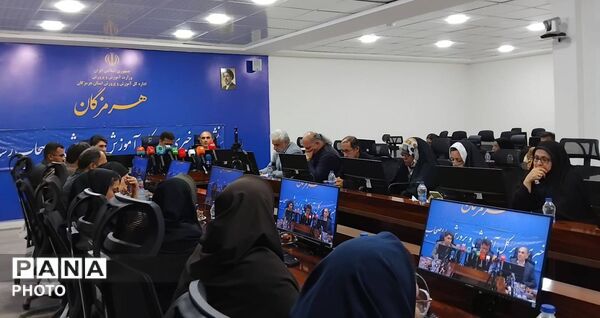 نشست خبری مدیرکل آموزش و پرورش هرمزگان با حضور اصحاب رسانه