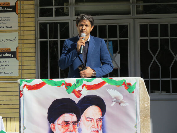 زدن زنگ انقلاب در مدرسه دخترانه فرزانگان شهرستان بجنورد 