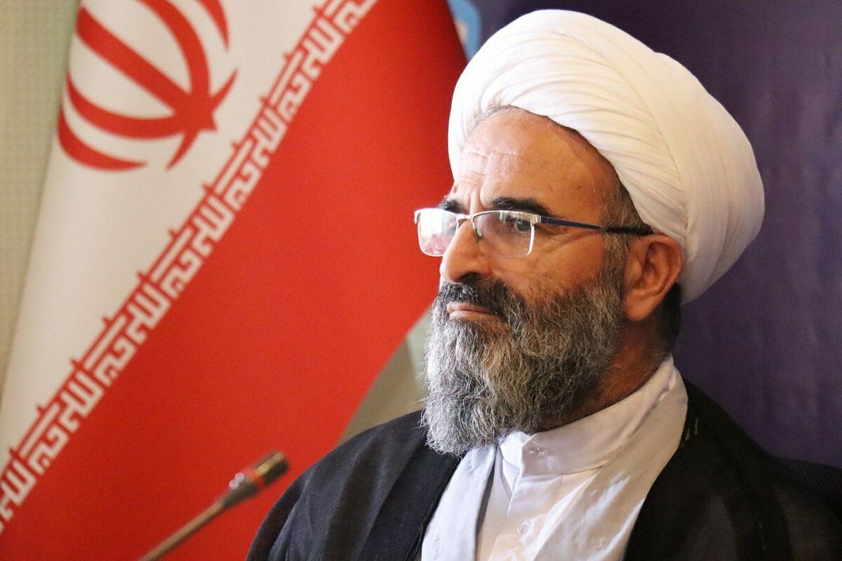 مردم و مسئولان هوشیار باشند و در جنگ ترکیبی دشمن فریب نخورند