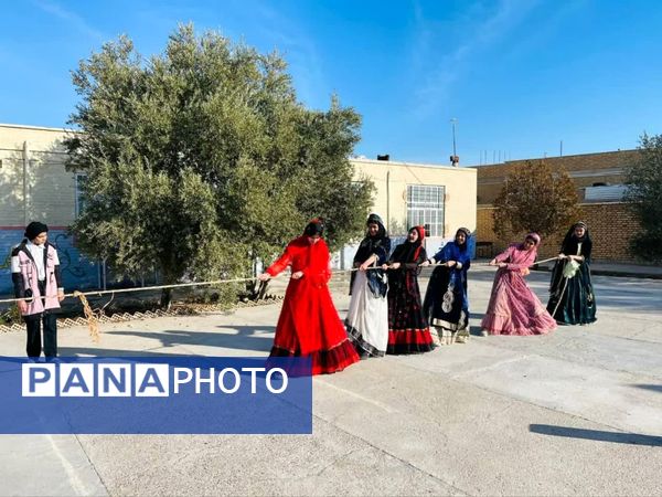 جشنواره بومی و محلی در دبیرستان سمیه شهرستان خاتم