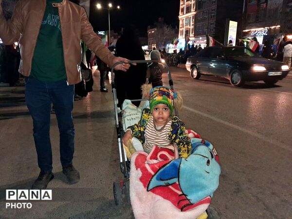  دهه نودی ها طراوت بخش اجتماعات شبانه در بلوار فضل نیشابور