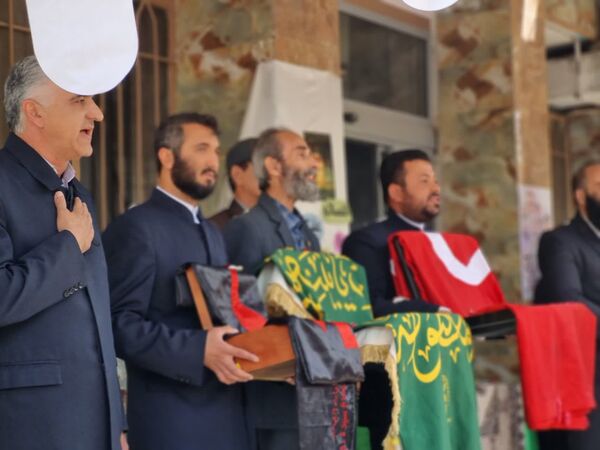 پرچم گردانی حرم مطهر امام رضا (ع) در دبیرستان دخترانه خدیجه کبری (س) ناحیه۴ اصفهان