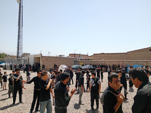هیئت زنجیرزنی در روستای فیض آباد در صبح عاشورای حسینی 