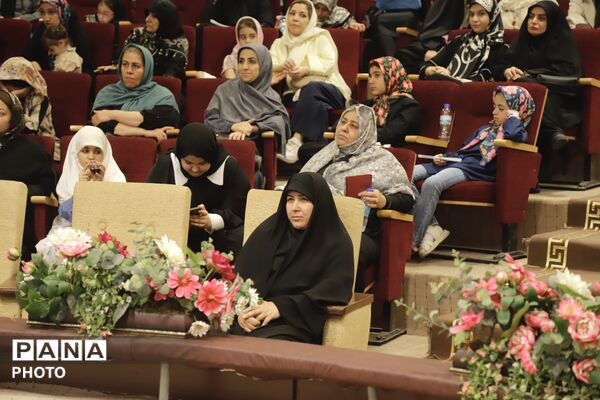  جشنواره «آینه عشق» در دبیرستان شاهد شهدای هفتم تیر 