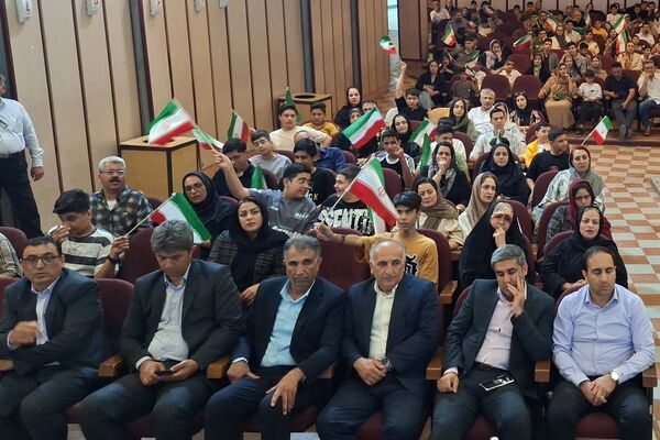 مراسم تجلیل از دانش‌آموزان برتر دبیرستان هیأت امنایی رازی ناحیه ۴شیراز