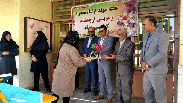 انتخابات انجمن اولیا و مربیان در دبستان دخترانه شهدا سامان 