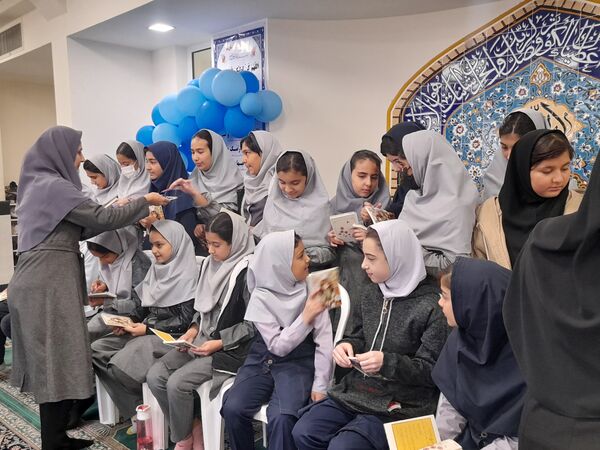 گرامیداشت روز دانش آموز در دبستان عذرا پورشهریاری ناحیه ۷مشهد