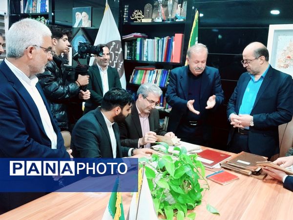 بازدید معاون وزیر و رئیس مرکز اطلاع رسانی و روابط عمومی وزارت آموزش و پرورش از مدرسه ماندگار سعادت بوشهر