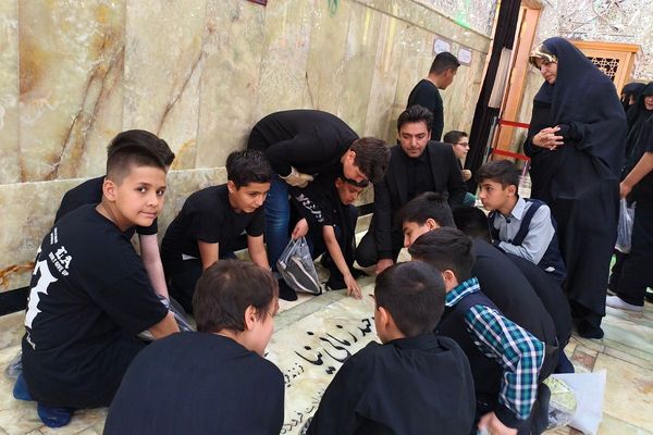 حضور دانش‌آموزان دبستان هیأت امنایی شهید قلنبر ناحیه دو شهرری در مراسم شهادت حضرت عبدالعظیم (ع)