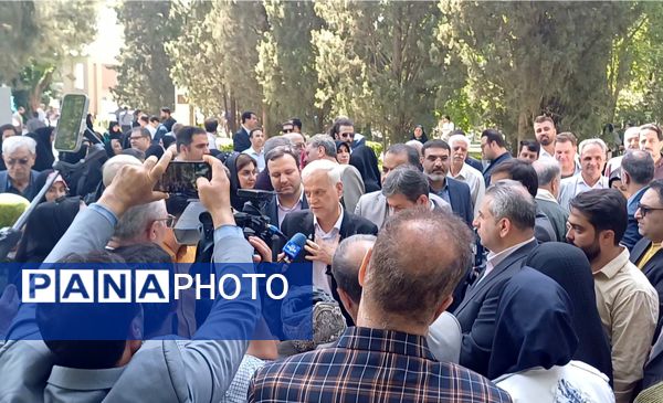 آیین بهره‌برداری از گذر صنایع دستی اصفهان