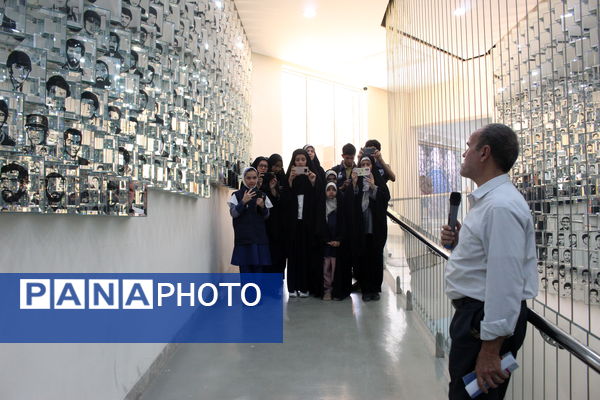 بازدید دانش‌آموز خبرنگاران پانا یزد از باغ موزه دفاع مقدس یزد