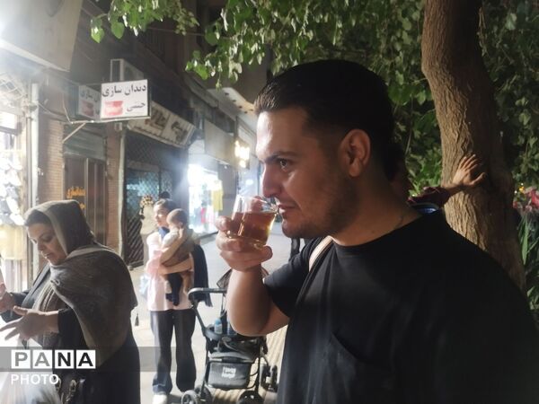 چایخانه حوزه علمیه گلشن برپا شد؛ جرعه‌ای علم و اخلاص به نیت شهدا