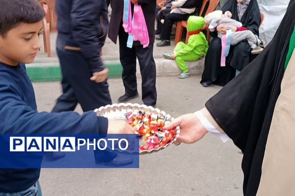 پیشوا غرق در نور نیمه شعبان