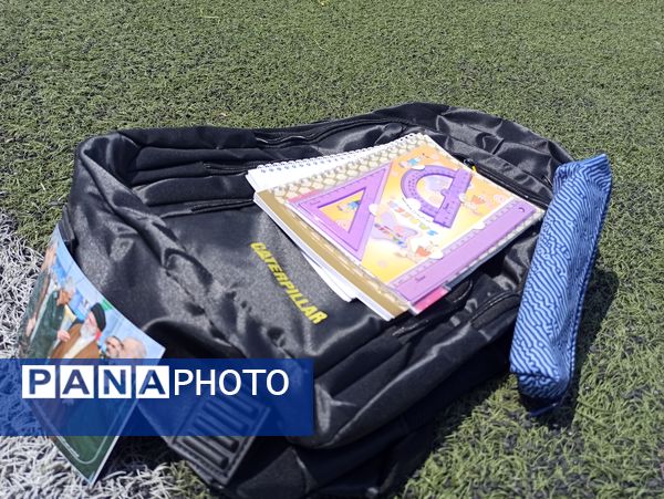 توزیع ٥٠٠ بسته کیف و لوازم التحریر میان دانش‌آموزان نیازمند در آموزش و پرورش ناحیه 3 شیراز