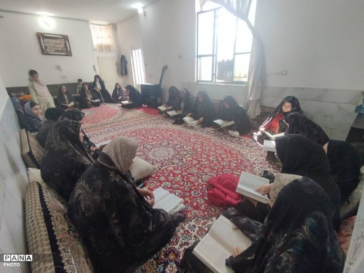 محفل انس با قرآن کریم‌‌ در روستای مهدی آباد خلیل آباد
