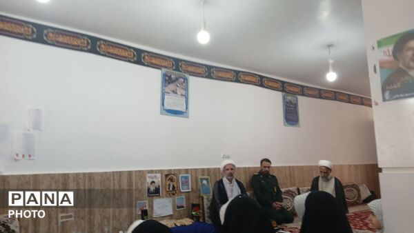 کلاس قرآن ماجراجویانه؛ از غرفه های فروش تا نماز جماعت