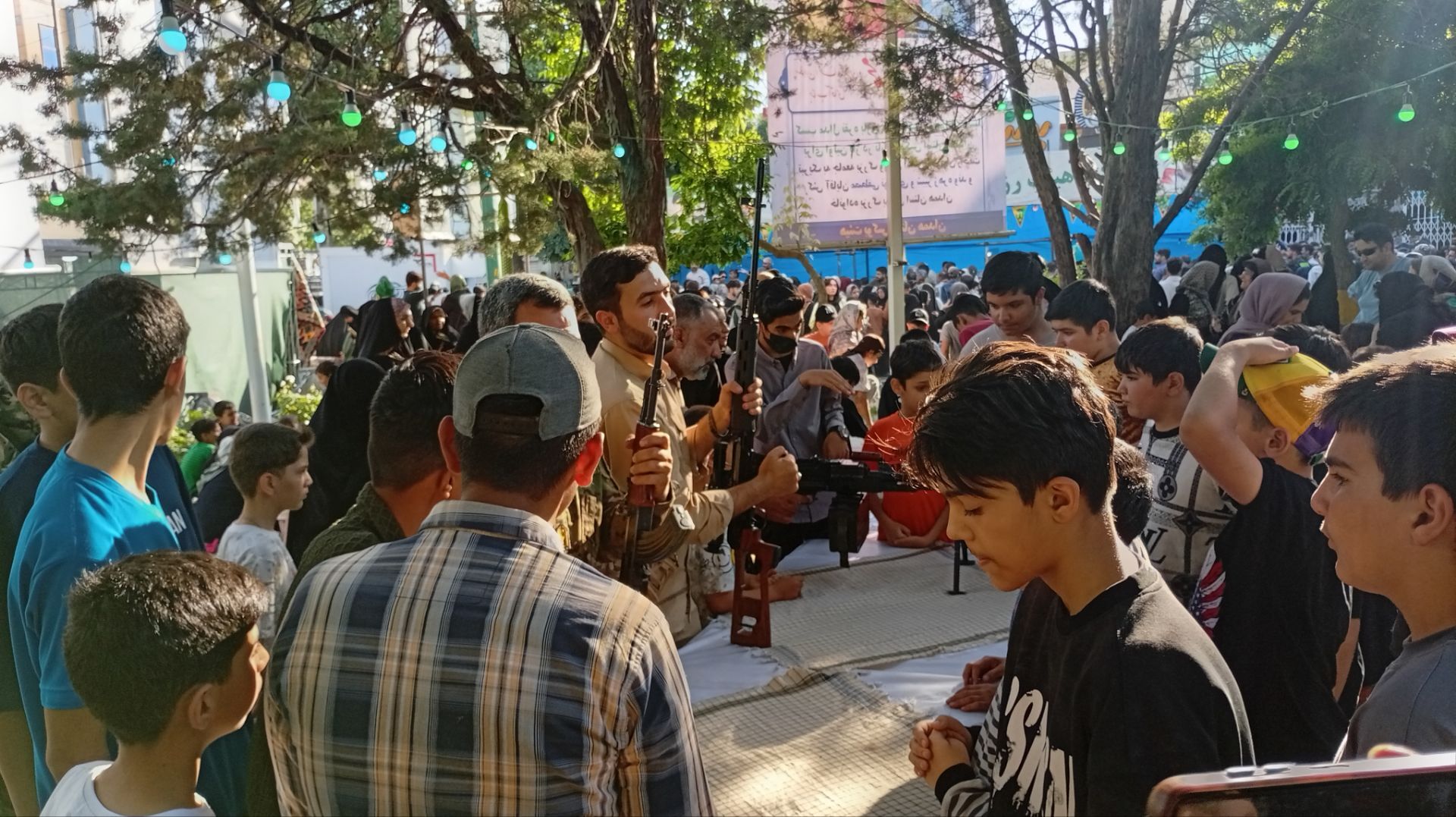 برگزاری عید غدیر در پارک چمران شهرستان ملایر
