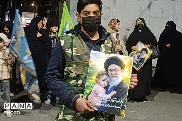 حضور دانش‌آموزان و فرهنگیان فشافویه در آیین‌های شبانه؛ نمایش بصیرت و تجدید میثاق با آرمان‌های شهدا
