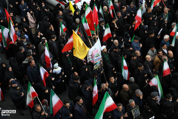 تشییع پیکر شهیدان لاریجانی، سلیمانی و شهدای ناوشکن دنا - 3