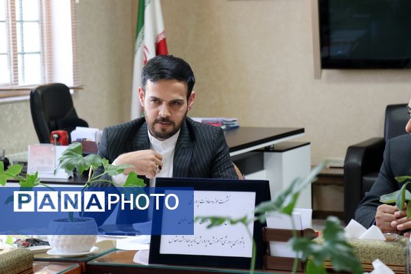 نشست هم‌اندیشی معاونت پرورشی و فرهنگی اداره‌کل آموزش و پرورش با ناحیه 4 مشهد