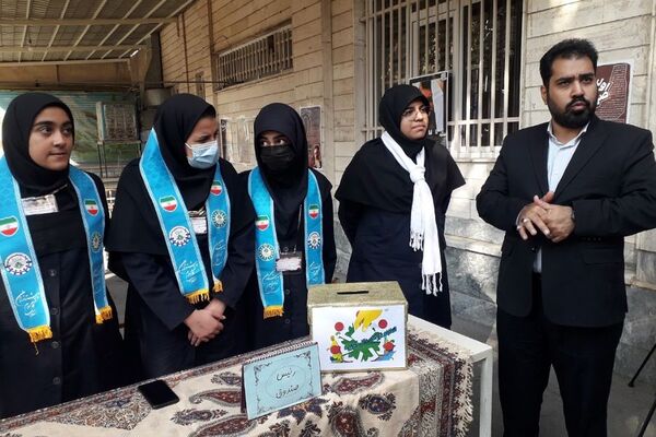  انتخابات شورای دانش‌آموزی و جشن ۱۳ آبان در مدرسه حضرت زینب(س) ناحیه یک شهرری