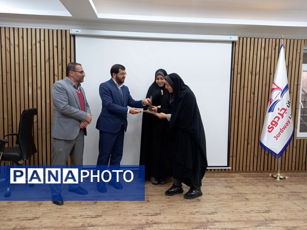 مراسم تقدیر از برگزیدگان مسابقات فرهنگی هنری و قرآن و عترت 