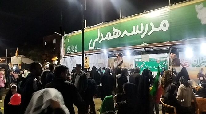 حضور گسترده معلمین و دانش آموزان در مدرسه همدلی خرم آباد 