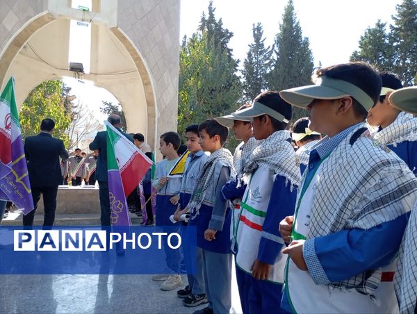 نواخته شدن زنگ استکبارستیزی در گالیکش