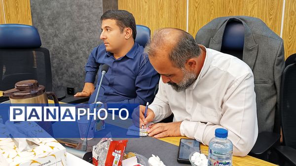 نشست خبری نماینده بویراحمد دنا و مارگون با خبرنگاران 