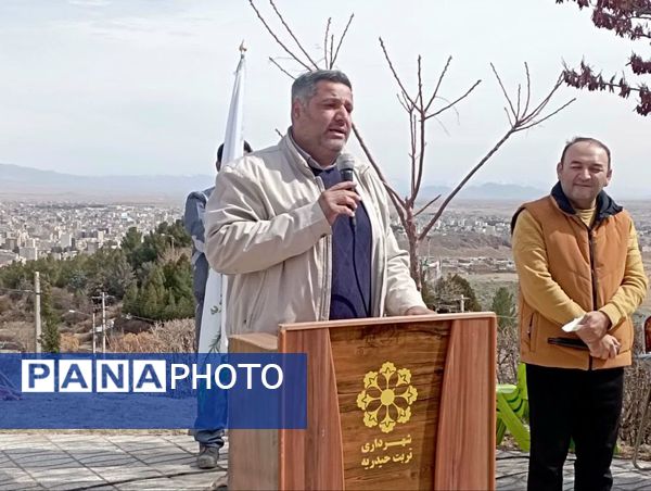 ریشه‌های امید در خاک زندگی