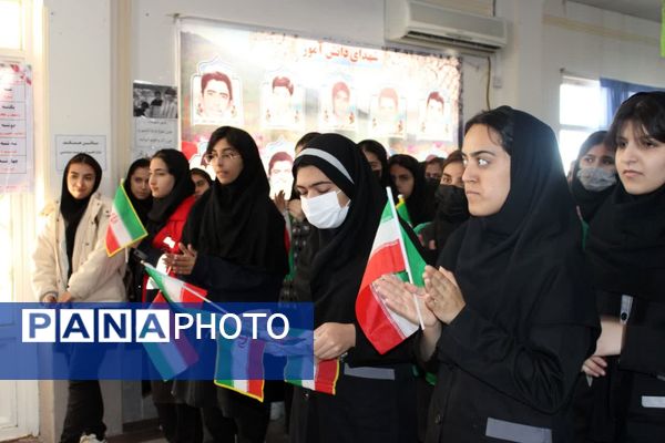 نواخته شدن زنگ انقلاب در هنرستان فاطمه زهرا ( س) گچساران