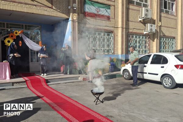 اول مهر در دبستان ۱۷ شهریور؛ شروعی دوباره برای ساختن فردایی روشن
