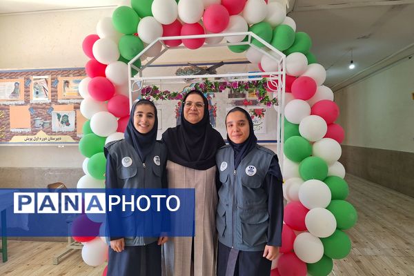 آیین نواختن زنگ مدرسه با شروع سال تحصیلی جدید 