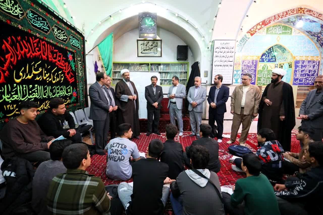در شرایط فعلی همه مساجد فضاهای خود را در اختیار مدارس قرار دهند