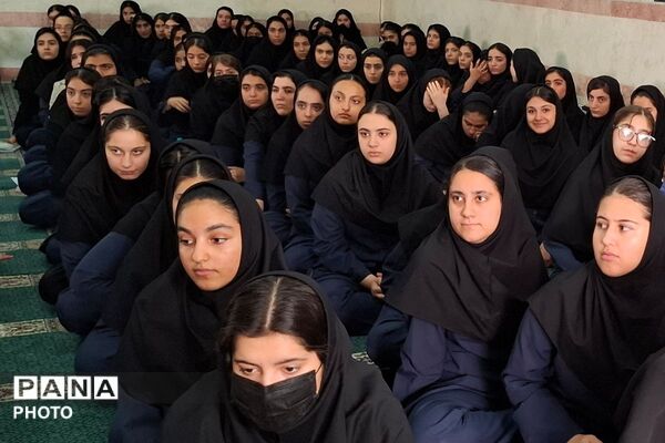 همایش برنامه ریزی درسی و مشاوره تحصیلی در دبیرستان بنت‌الهدی بهارستان دو