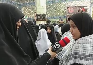 اینجا دختران دانش‌آموز از قیام می گویند