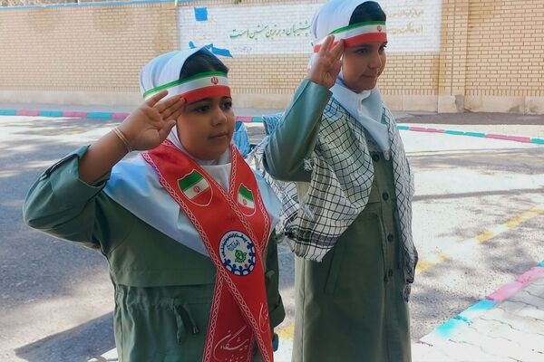 شور و شوق کودکانه‌ی شکوفه‌ها در مهربان