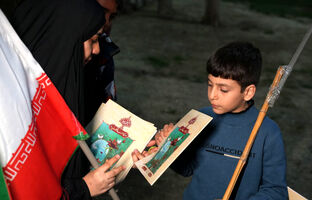 بسته‌های فرهنگی کانون در ایستگاه‌های تجمع مردمی و محل اسکان آسیب‌دیدگان