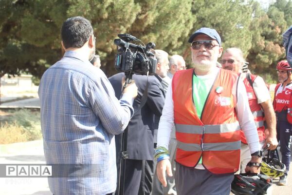 جلوه‌هایی از حضور کاروان دوچرخه سواری «ترکیه تا میناب» در قم