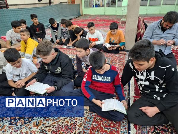 حضور دانش‌آموزان در اعتکاف مسجد امیرالمؤمنین(ع) روستای ایچی