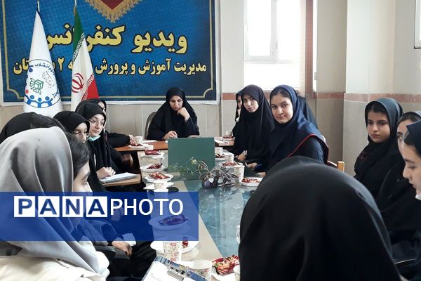 رقابت دانش‌آموزان منتخب در انتخابات منطقه‌ای شورای دانش‌آموزی بهارستان دو